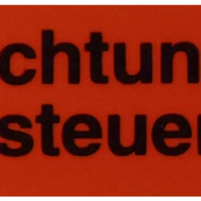 Plaque autocollante (Achtung Fernsteuerung) 70×25mm 