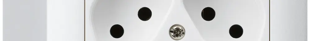Prise AP kallysto 3×T13/1 blanc avec sécurité enfants 
