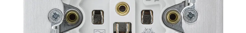 Inserto per presa Hager montaggio F 16A FI 30mA con placca di fissazione 