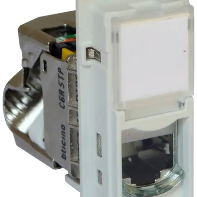 Prise de données Living Now catégorie 6A STP 1 module blanc 
