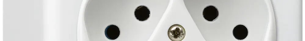 Presa AP Hager basico 3×tipo 13 illuminati Q bianco 