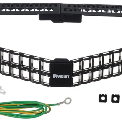Panneau patch Panduit 48-port Keystone 2UH, à angle, noir 