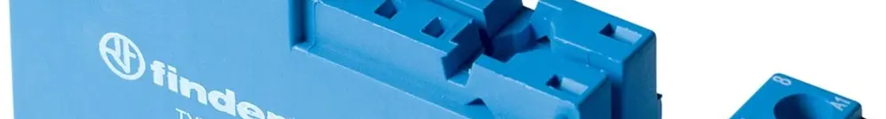 Socle Finder pour relais 46.52 raccordement à vis avec étrier en plastique 