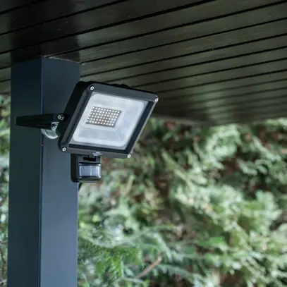 Proiettore LED JARO 4060 PIR 30W 3450lm 6500K IP65 VWB 190×214.5mm nero 