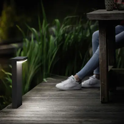 Borne lumineuse LED Philips Bustan 3.8W 800lm 827 IP44 220×90mm×400mm anthracite 