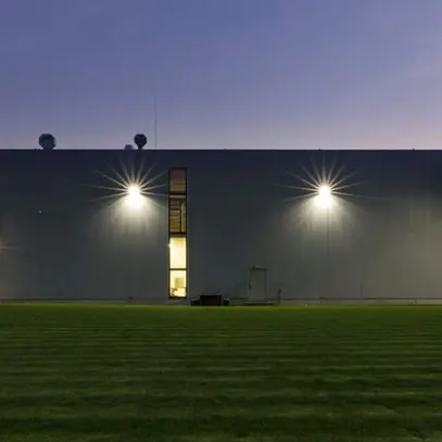 Proiettore LED DOTLUX LENSplus 50W 6830lm 850 IP66 30×60° 324×240mm nero 