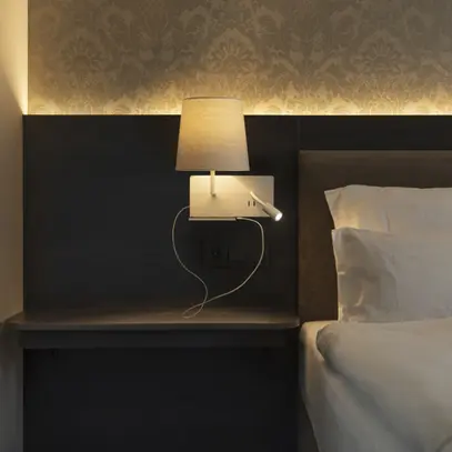 Applique SLV SOMNILA FLEX LEFT E27 40W c.lpda di lettura LED 1.2W e USB bianco 