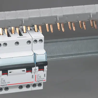 Disjoncteur Legrand C 4P 16A 6000A/10kA 3 modules 