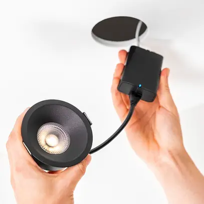 Downlight LED Plejd DWN-02-B 8W 515lm 2200…4000K IP44 VAR Ø94mm noir 