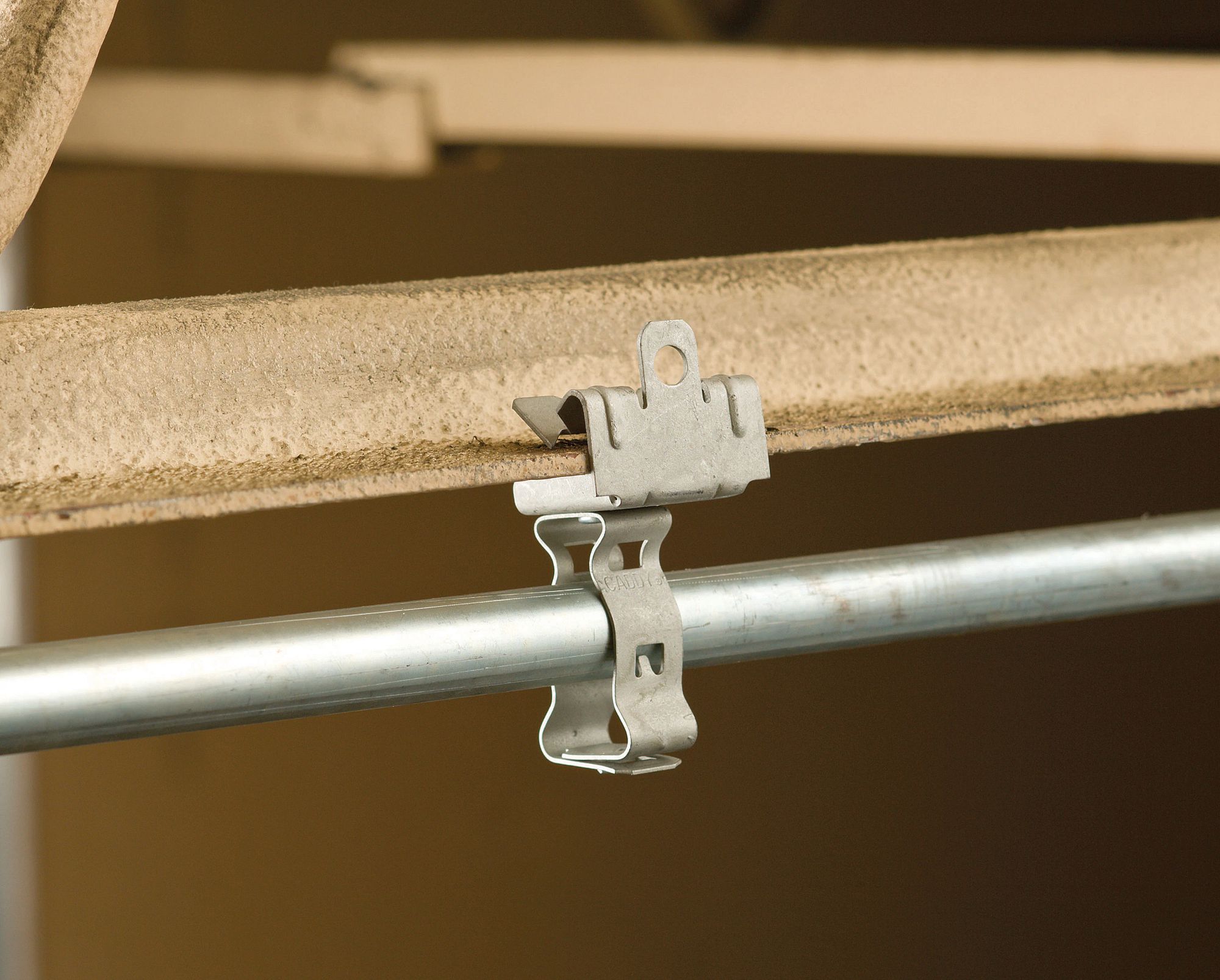 Graffa Caddy EM-M per tubo Ø 25mm flangia 21…28mm, acciaio armonico ARMOUR