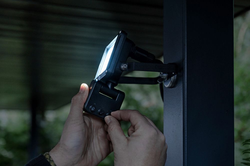 Projecteur LED JARO 1060 PIR 10W 1150lm 6500K IP65 VWB 113×157mm noir