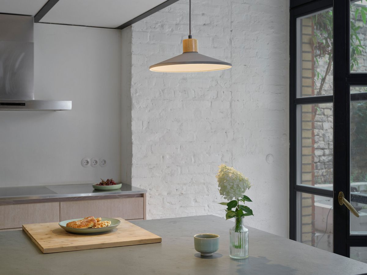 LED-Lampe LEDVANCE FLAT E27 4.5W 320lm 2700K matt DIM Ø43×46mm