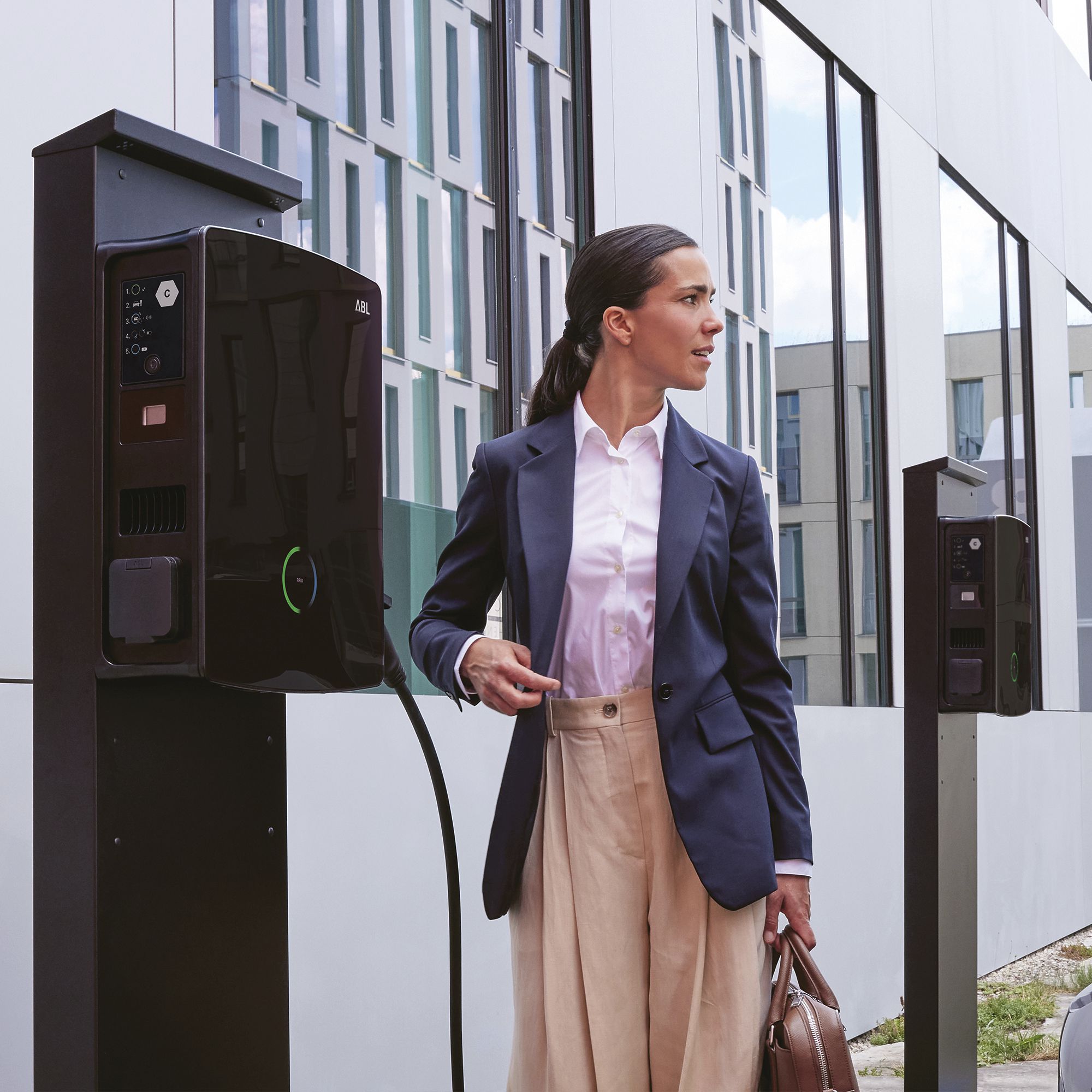 Colonnina ABL POLEM4 per 1×eM4/eMH3 con LED 1647×405×180mm 26kg