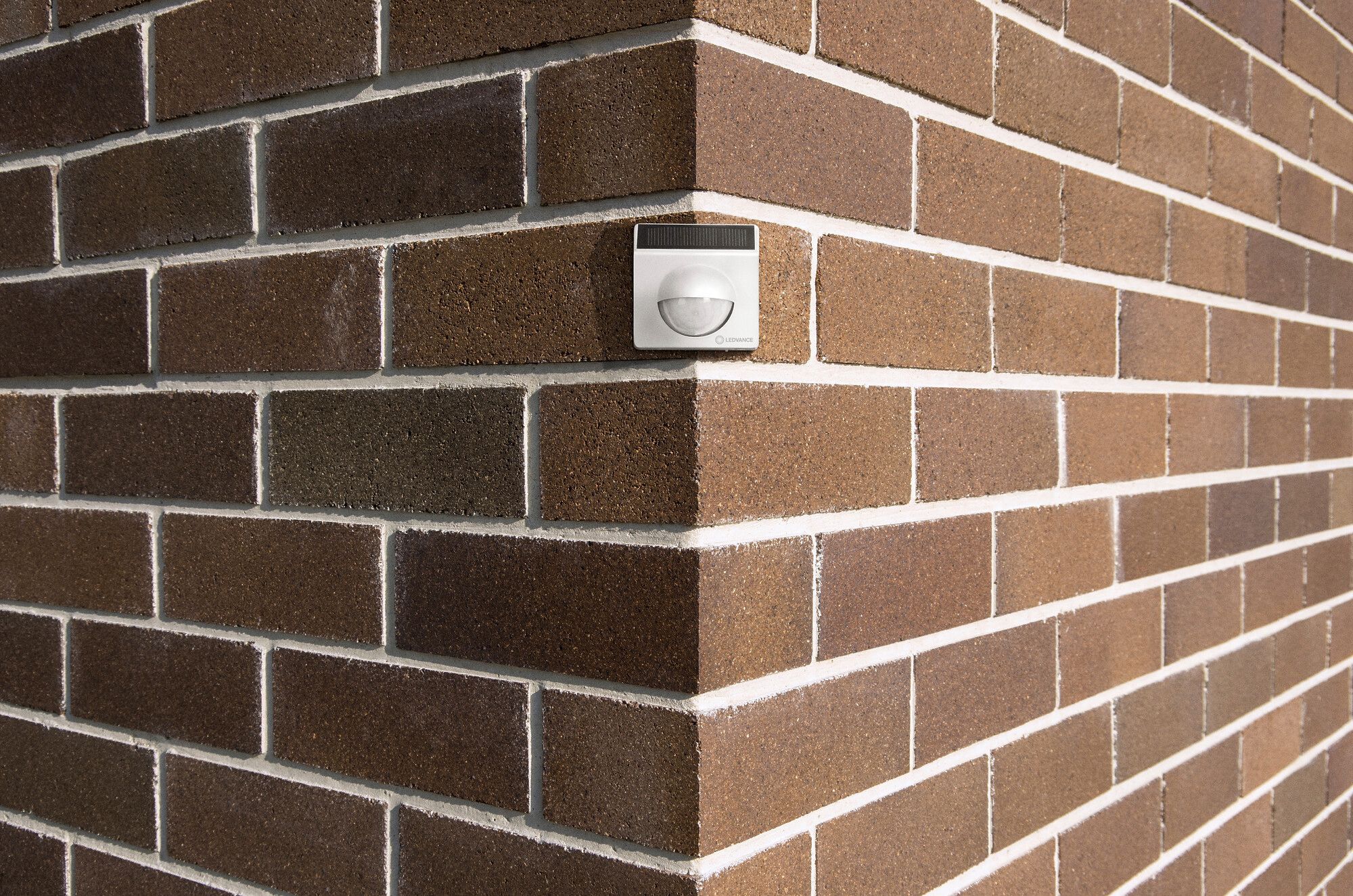 Bewegungssensor LEDVANCE SMART+WIFI Aufputz PIR Akku 5V IP65 weiss