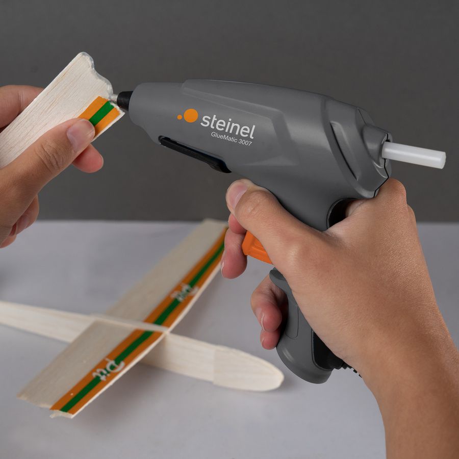 Heissklebepistole Gluematic 1007 240V 7min 170°C 6×Ø7mm