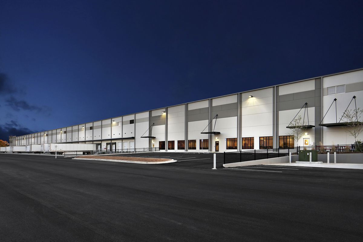 LED-Strahler Sylvania Kalani 150W 21900lm 840 IP66 65×120° 404×313mm schwarz