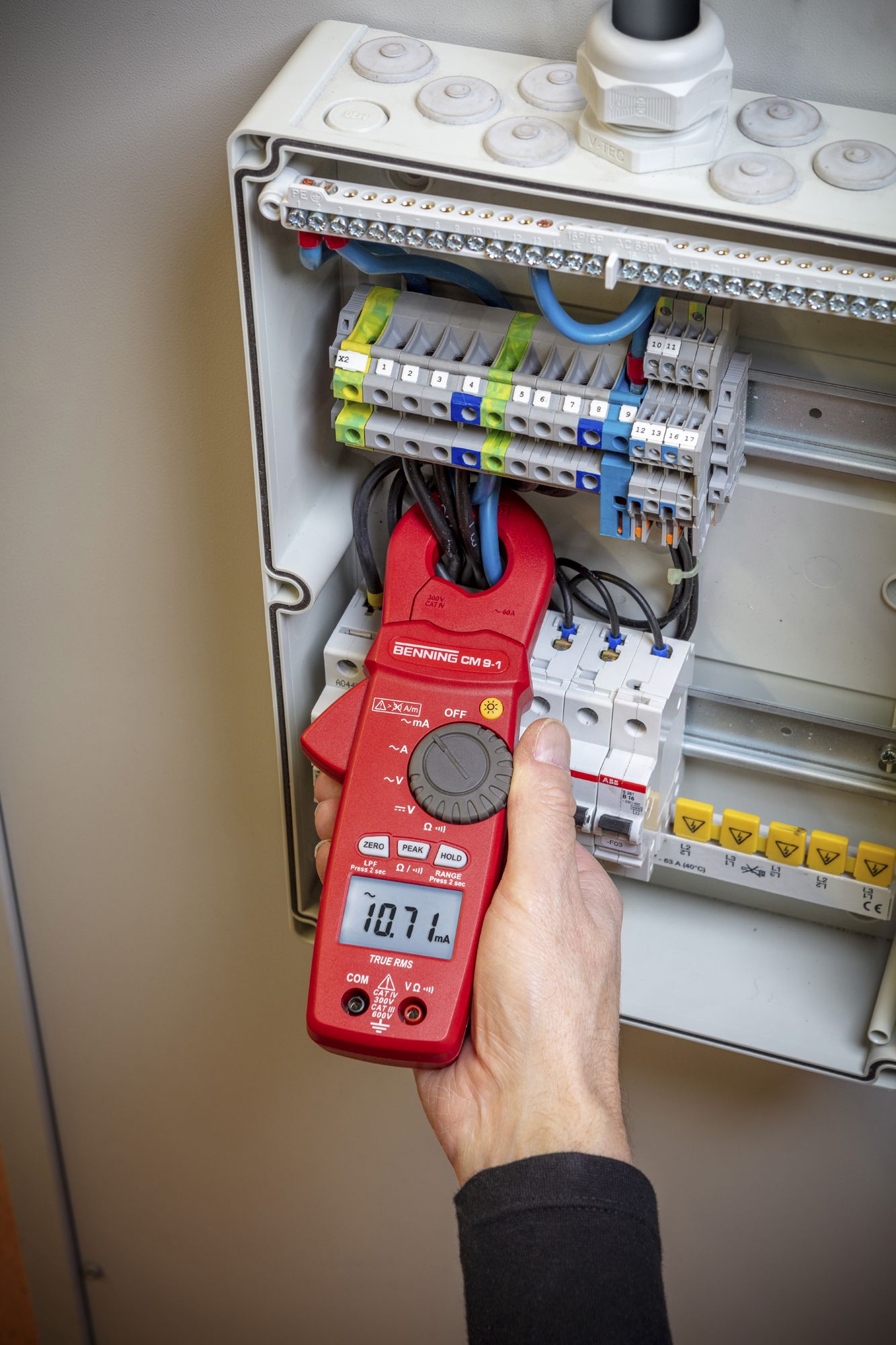 Stromzange Benning CM 9-1 600VUC 60A 600kΩ Cat IV 300V