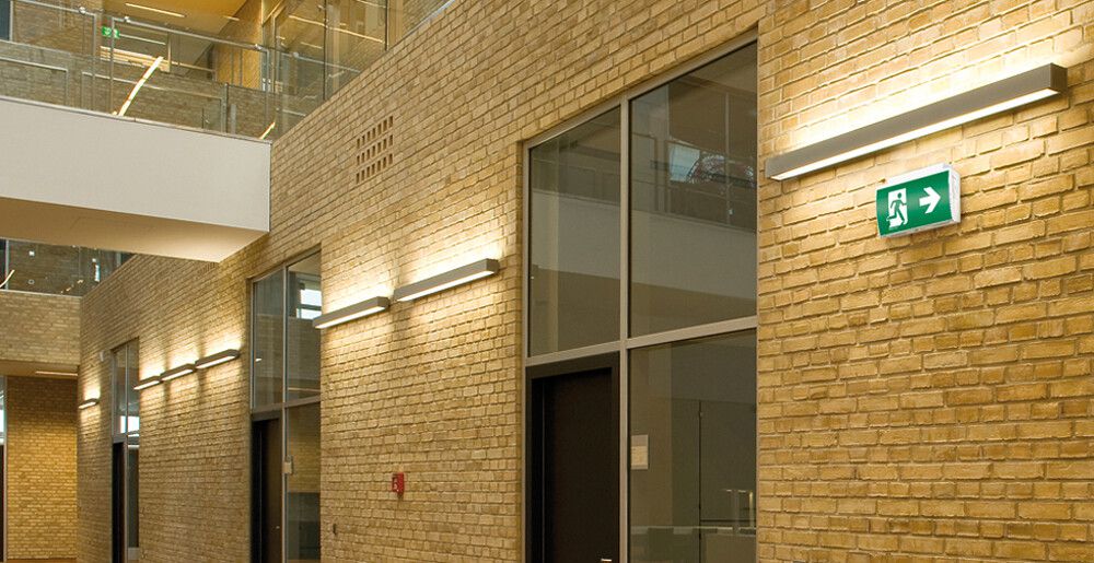 Notleuchte ESYLUX SLE LEDi SC/C Deckenaufbau