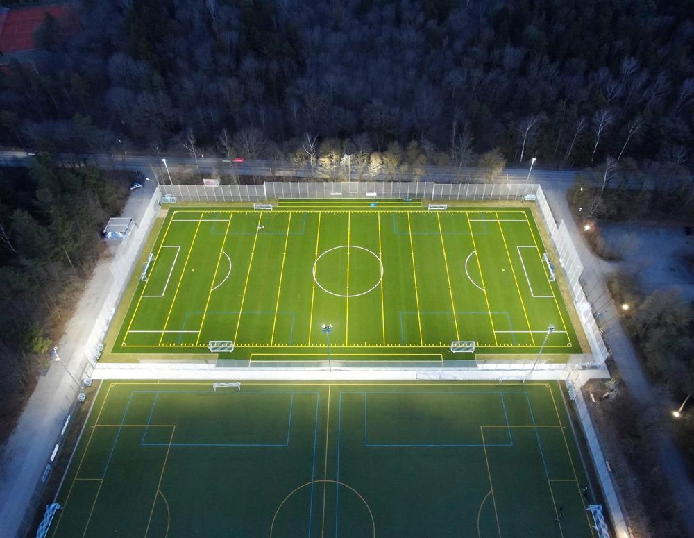 LED-Strahler DOTLUX HLFplus 400W 54000lm 840 IP66 30° 1…10V Silber