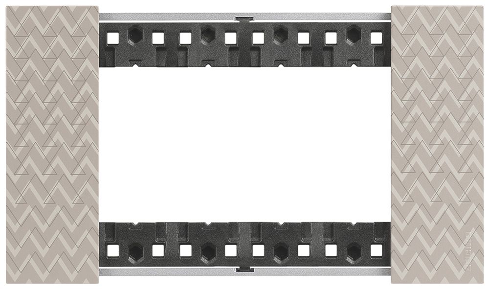 Cadre de recouvrement Living Now 4 modules 147.5×86mm optic