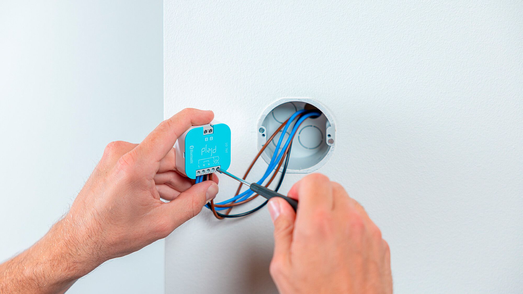 EB-RF-Jalousieaktor Plejd JAL-01 230V BT, Mesh 46×46×18mm