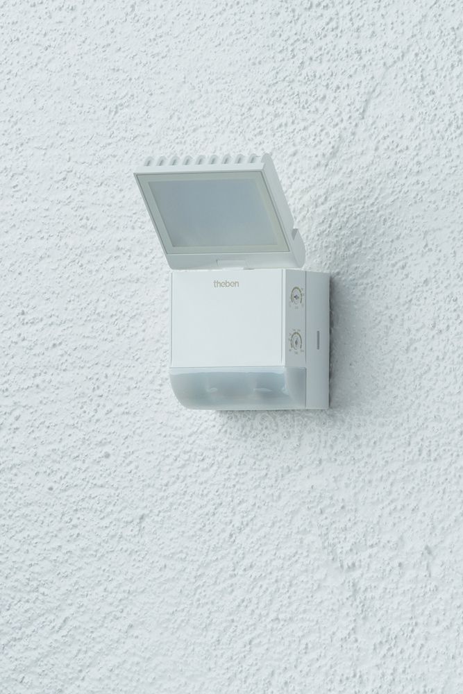 Projecteur LED theLeda S 8.5W 900lm 4000K avec détecteur de mouvement blanc IP55