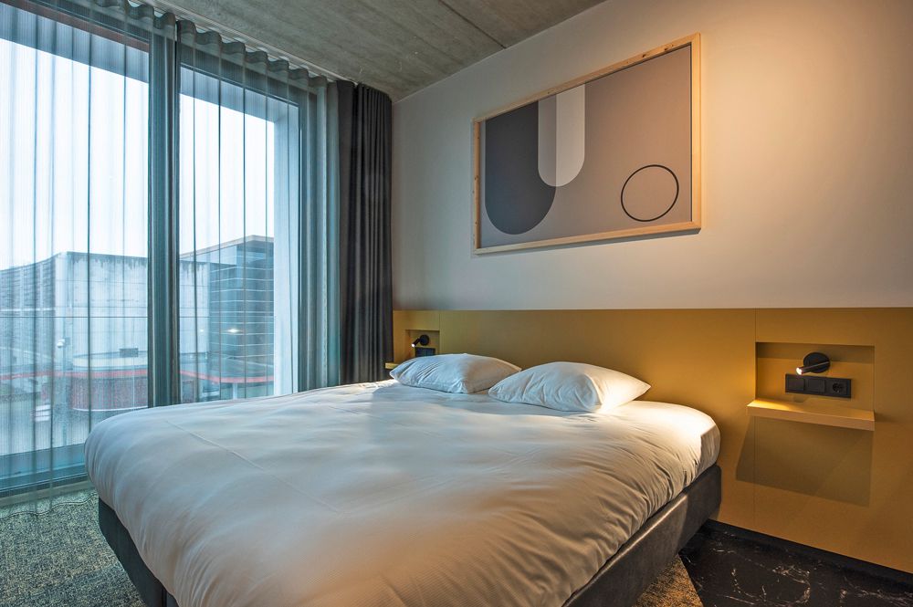 Plafoniera/Lampada a muro LED KARPO 30, 7.5W 380lm 3000K +interruttore IP20 nero