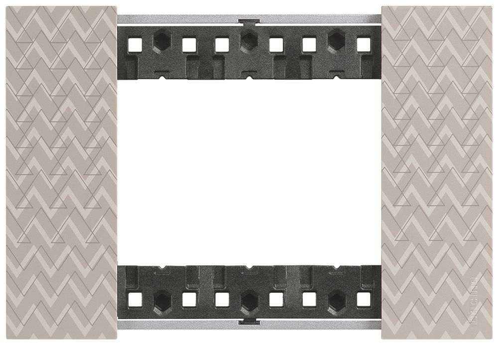 Cadre de recouvrement Living Now 3 modules 125×86mm optic