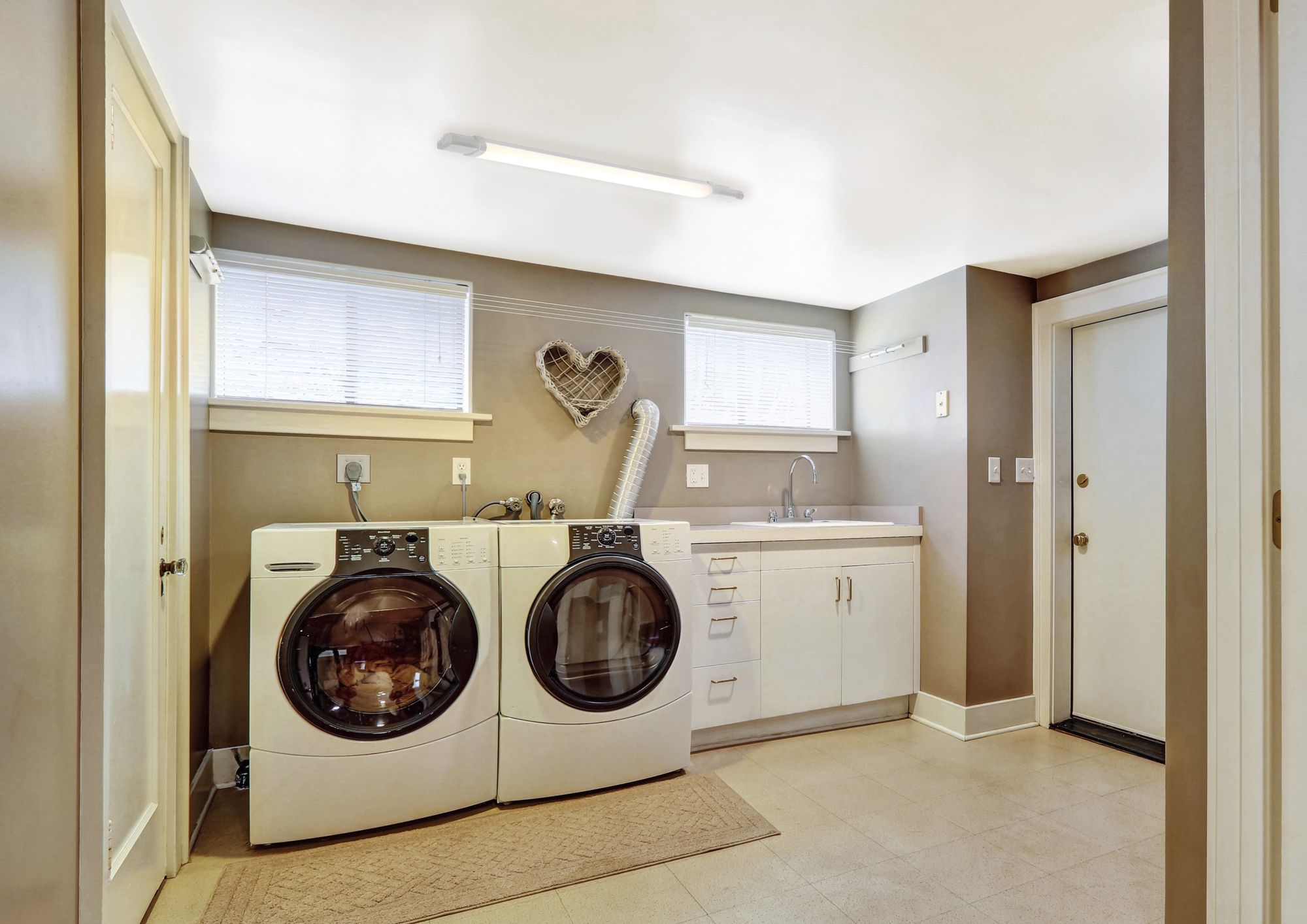 LED-Feuchtraumleuchte Sylvania SylSplash 1500 45W 4300lm 4000K IP65 weiss