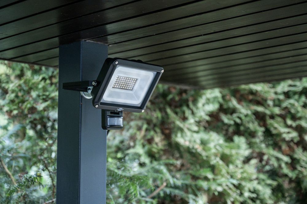 LED-Strahler JARO 4060 PIR 30W 3450lm 6500K IP65 VWB 190×214.5mm schwarz