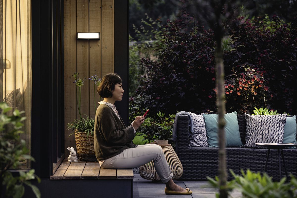 LED-Wandleuchte Philips Stratosphere 3.8W 800lm 827 IP44 direkt anthrazit