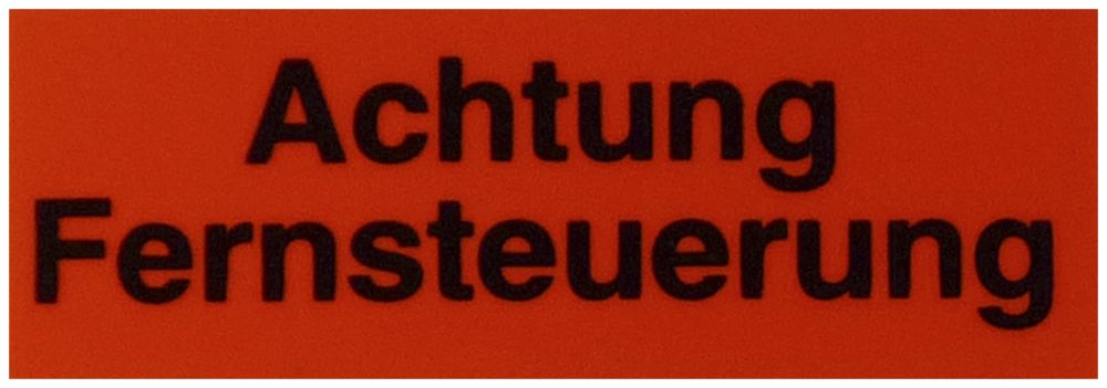 Klebeschild (Achtung Fernsteuerung) 70×25mm