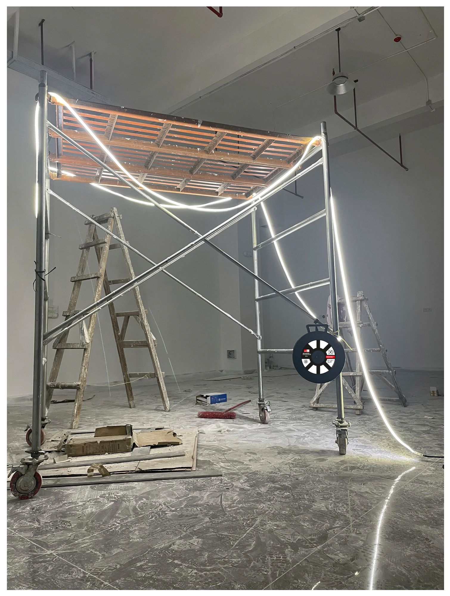 LED-Lichtband MAX HAURI IP55 230V 8600lm weiss 4000K 360° 10m