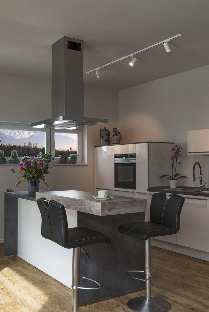 Kit proiettore LED SLV NOBLO SPOT 19W 2250lm 927 32° REG 1fa Ø50 bi con binario