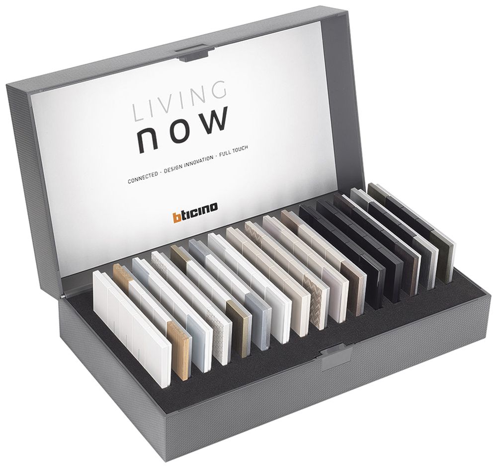 Coffre de démonstration Living Now contient 16 plaques de différentes variantes