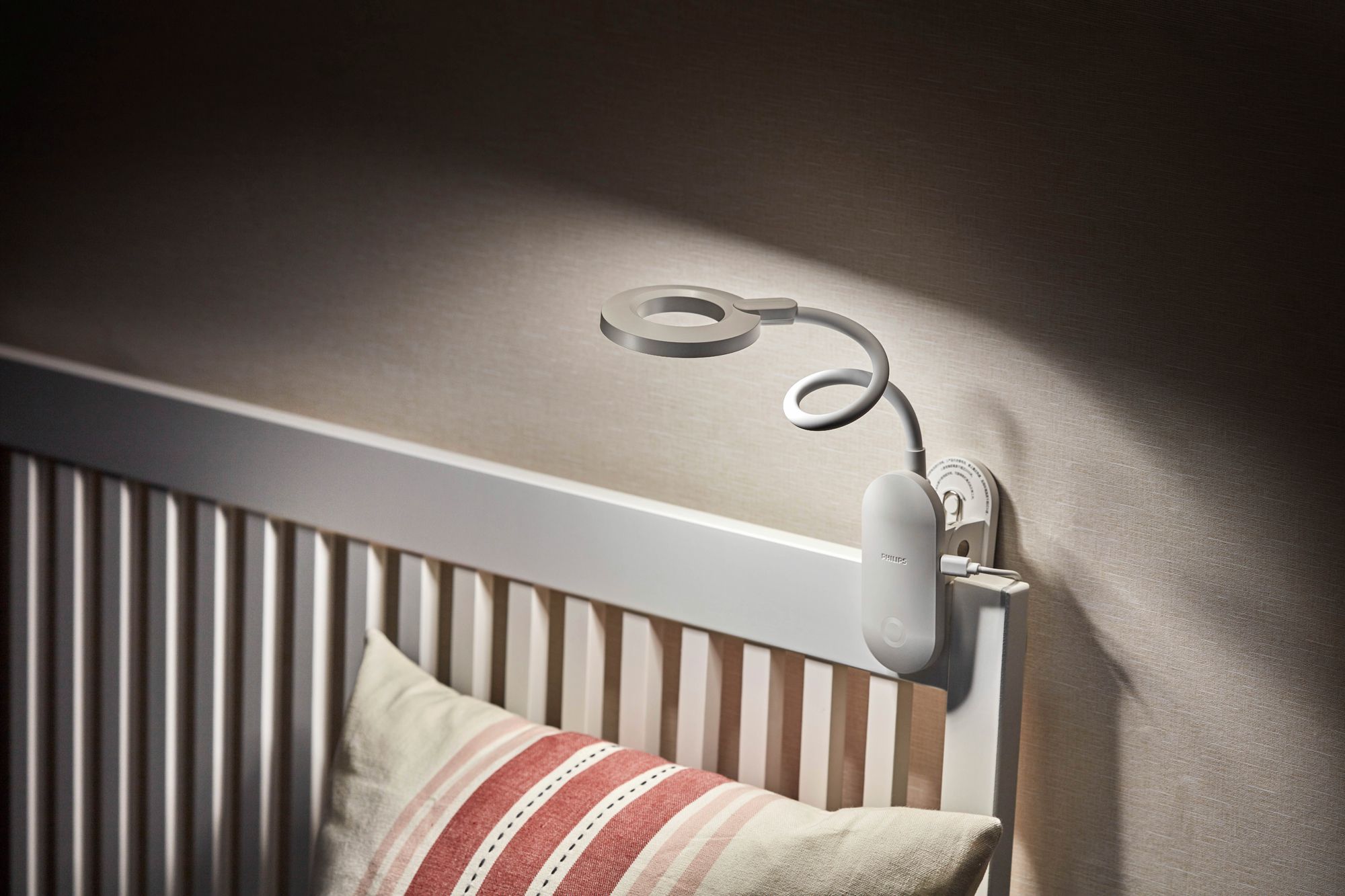 Luminaire de table LED Philips Forys Clip 5V 5W 200lm 4000K bc accu USB type C