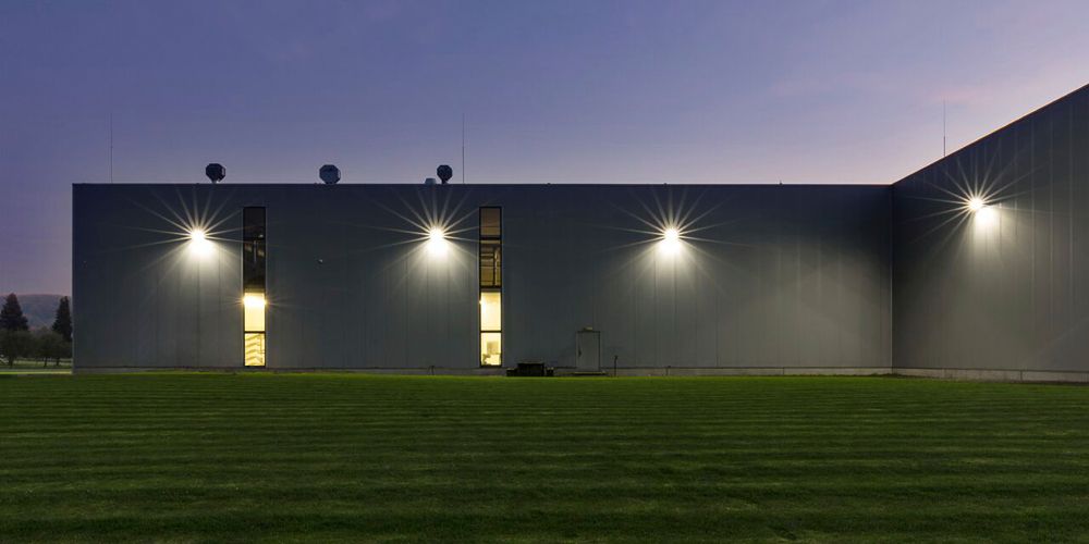 LED-Strahler DOTLUX LENSplus 50W 6830lm 850 IP66 30×60° 324×240mm schwarz