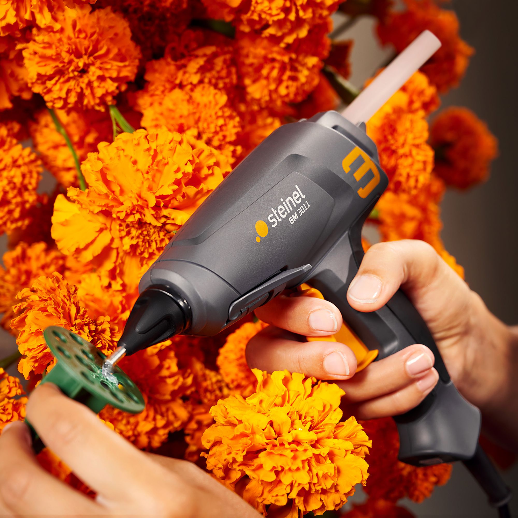 Heissklebepistole Gluematic 3011 KF 240V 7min 200°C Koffer 3×Ø11mm