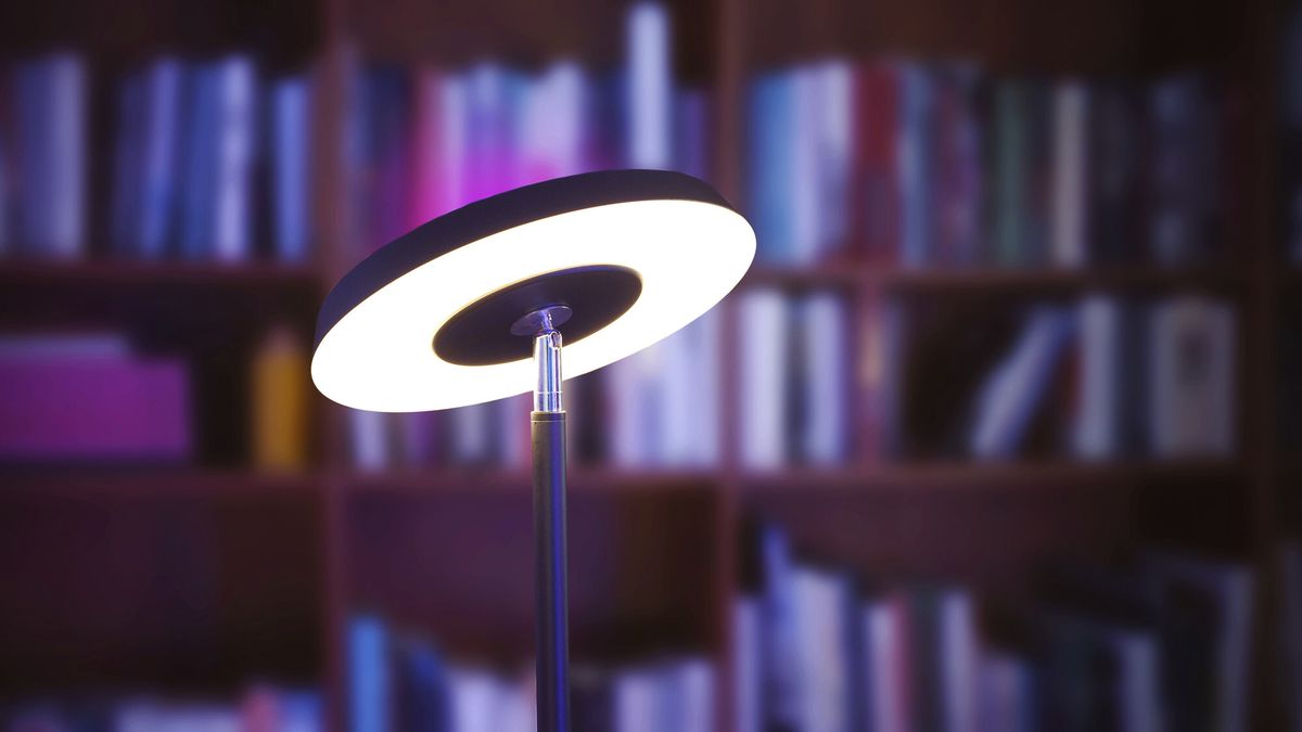 LED-Stehleuchte LEDVANCE SMART+ WIFI UpDown 24W 850lm RGB TW DIM schwarz