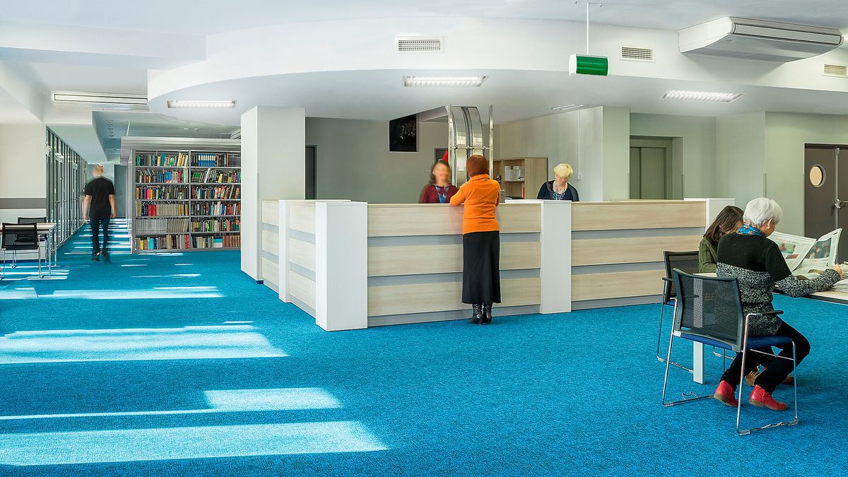 Tubo LED Philips CorePro 2G11 230V 8W 1000lm 4000K PLL smerigliato 160° 224mm