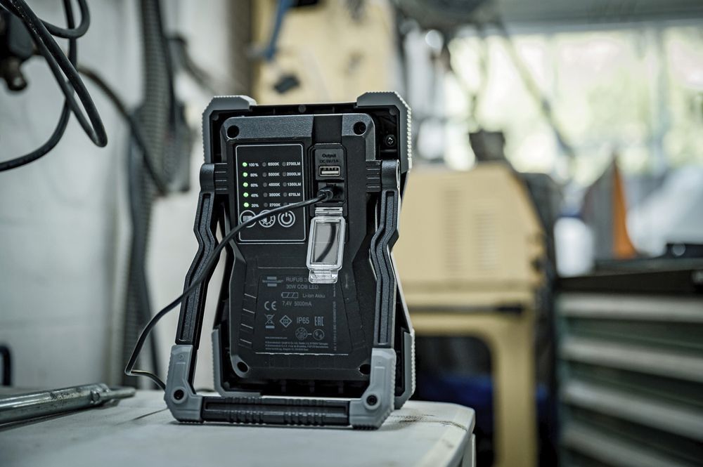 LED-Strahler RUFUS 3020 MA Akku 30W 2700lm 2700…6500K IP65 IK08 sz/gu