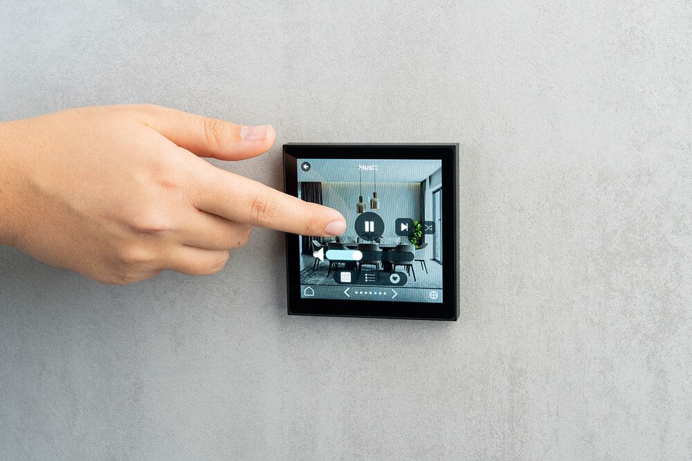 Schermo tattile Theben iONprime CP 4 KNX con termostato per ambienti nero