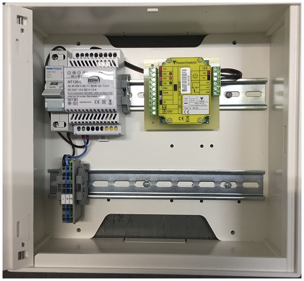 Contrôleur Switch2, alim.dans boîtier, claviers F.Touchlock + lecteur Proxilock