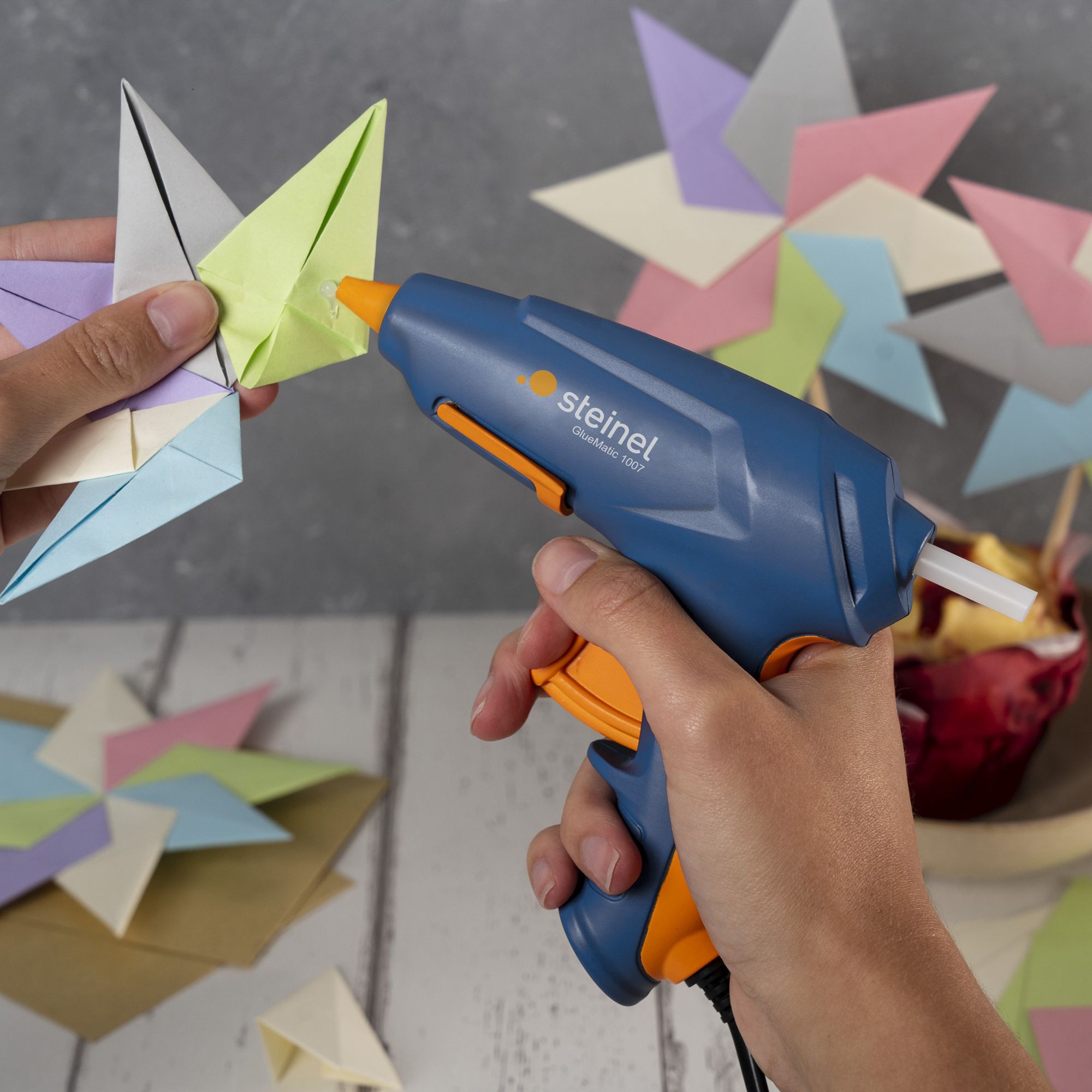 Heissklebepistole Gluematic 1007-LT 240V 8min 85°C 6×Ø7mm