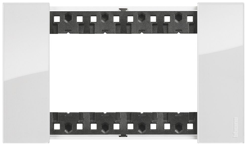 Cadre de recouvrement Living Now 4 modules 147.5×86mm ice