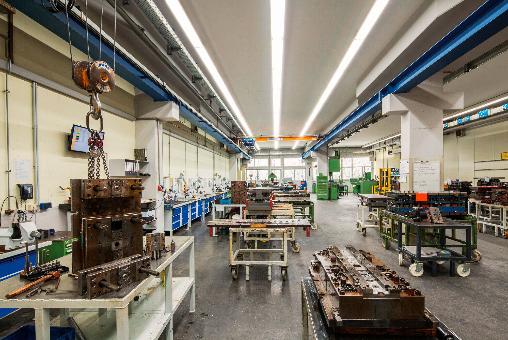 LED-Feuchtraumleuchte LEDVANCE DP EL 81W 11000lm 6500K IP65 EM3h 1500mm grau