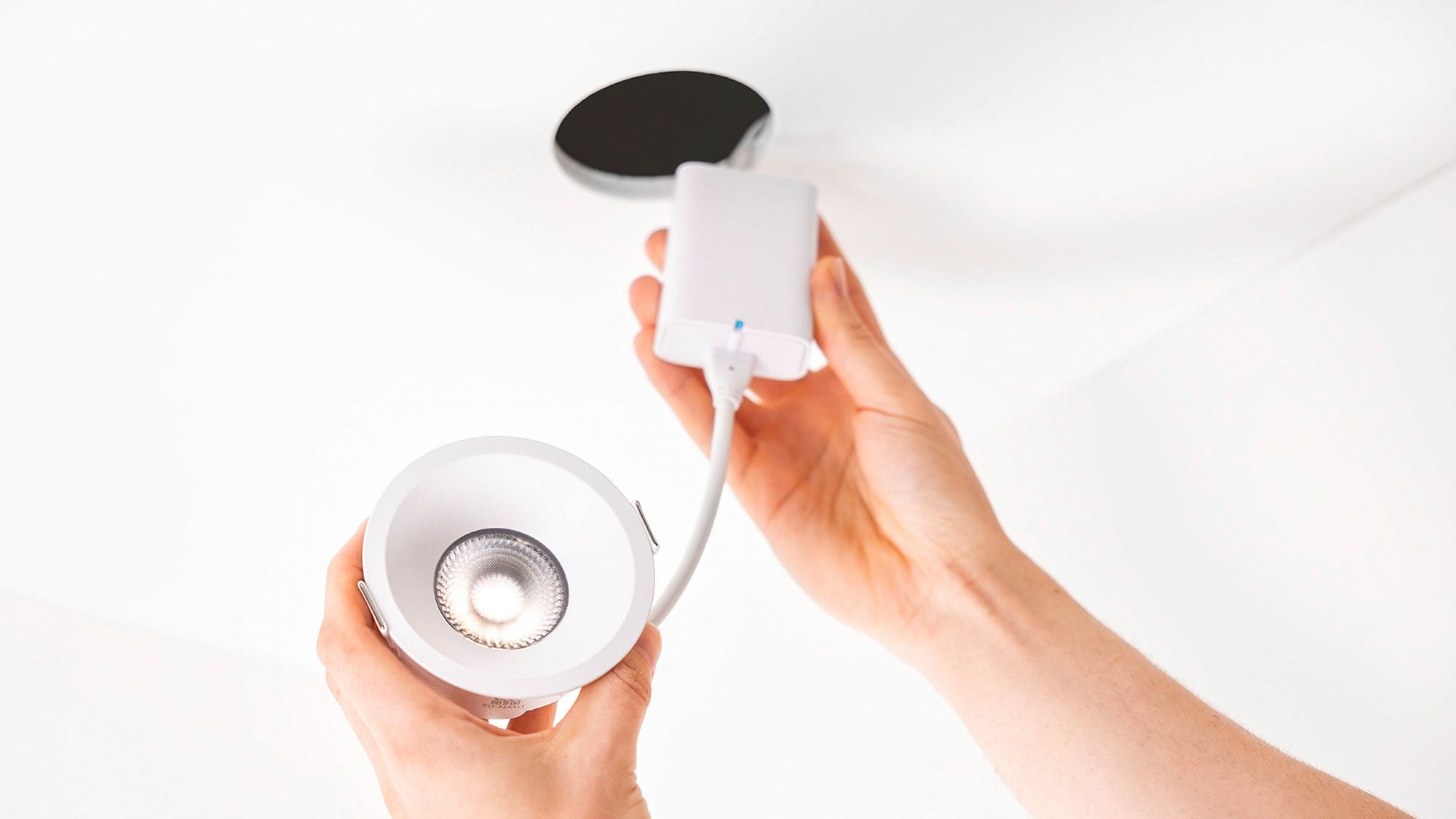 Downlight LED Plejd DWN-02-W 8W 515lm 2200…4000K IP44 VAR Ø94mm blanc 6pcs