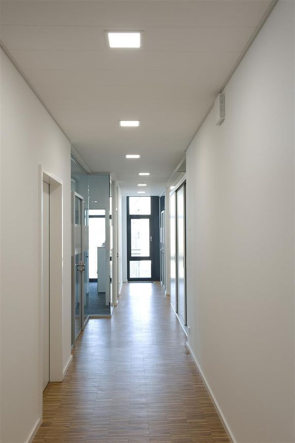 EB-LED-Deckenleuchte DOTLUX SQUAREeco 18W 1512lm 3000K IP20 224×224×28mm weiss