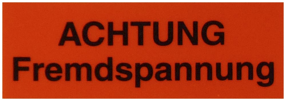 Klebeschild (Achtung Fremdspannung) 70×25mm