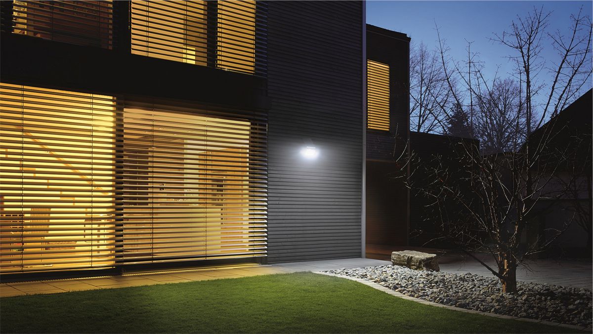 LED-Wandleuchte Steinel XSolar 1.2W 150lm 3000K IP44 mit Sensor weiss